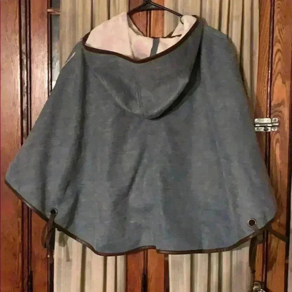 Hei Hei Reversible Hooded Sherpa Cape Poncho - Picture 3 of 5